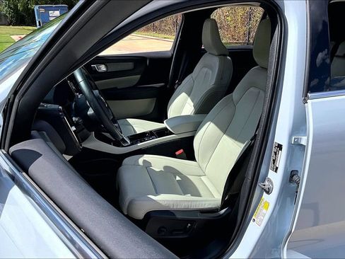 Used 2024 Volvo XC40 B5 Plus w/ Protection Package Premier AWD/4WD image 31
