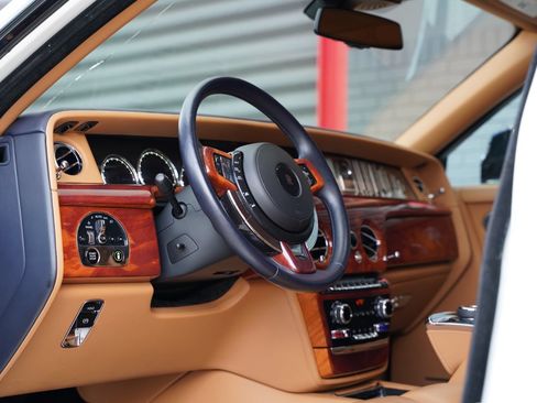 Used 2018 Rolls-Royce Phantom Extended Wheelbase RWD image 21