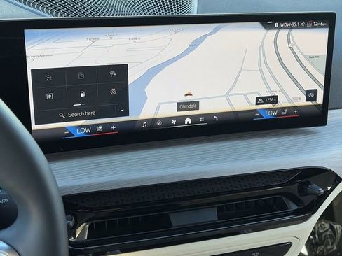 Certified 2025 BMW 330i Sedan w/ Convenience Package image 29