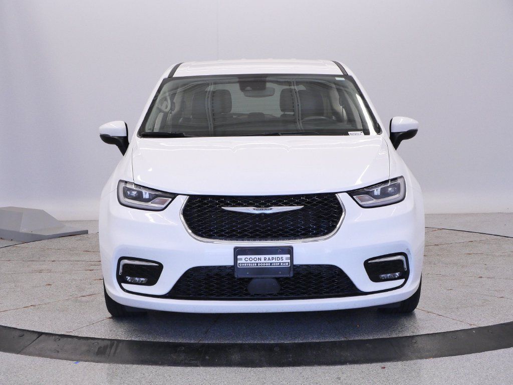 Certified 2023 Chrysler Pacifica Touring-L FWD image 11