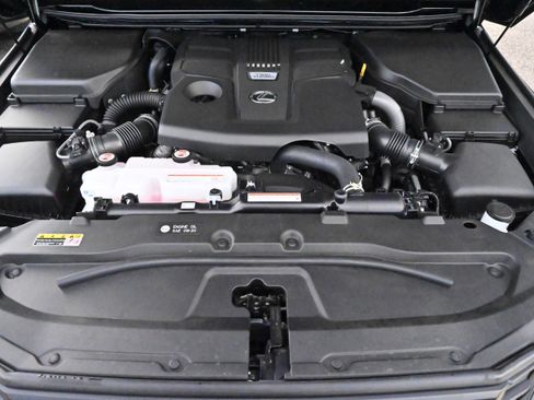 Used 2026 Lexus GX 550 w/ Accessory Package (2T) image 24