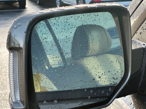 Used 2011 Honda Pilot Touring image 19