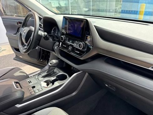 Used 2023 Toyota Highlander L FWD image 27