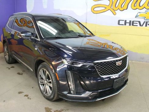 Used 2021 Cadillac XT6 Premium Luxury AWD/4WD image 2