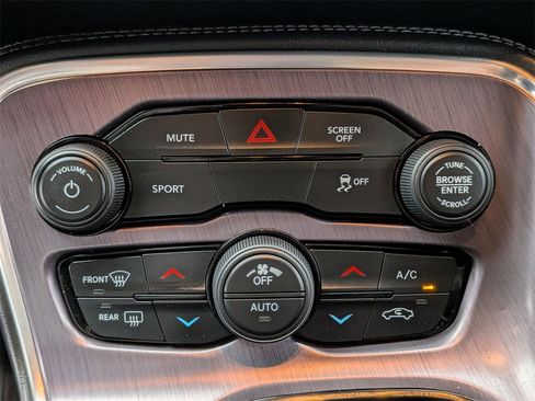 Used 2018 Dodge Challenger R/T image 21