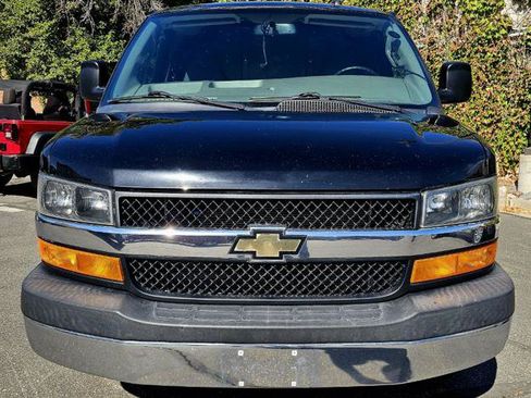 Used 2018 Chevrolet Express 2500 w/ Driver Convenience Package RWD image 2