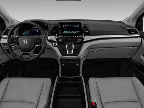 Used 2019 Honda Odyssey Touring image 2