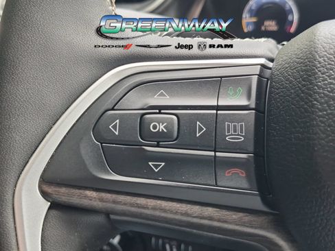 Used 2023 Jeep Grand Cherokee L Limited AWD/4WD image 9