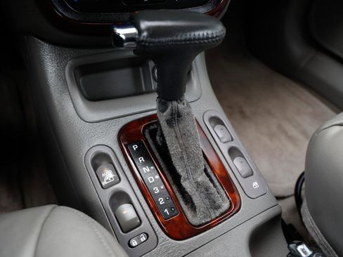 Used 2002 Saturn L-Series LW300 w/ Premium Pkg image 35