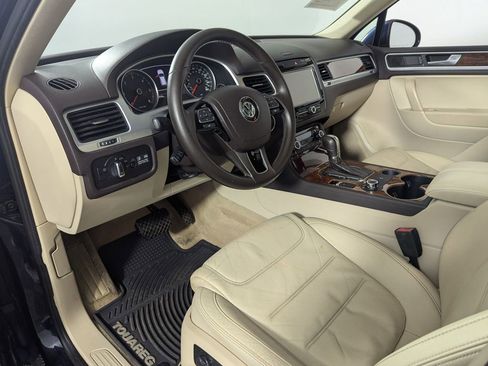 Used 2012 Volkswagen Touareg Sport AWD/4WD image 30