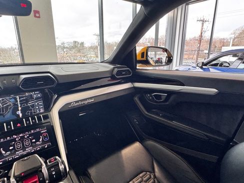 Used 2021 Lamborghini Urus image 32