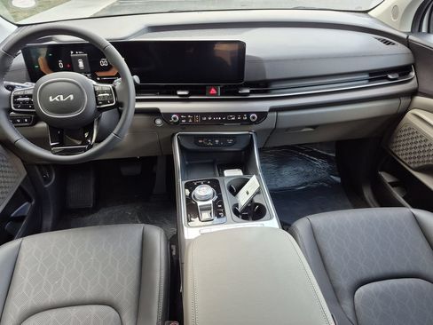 New 2026 Kia Carnival EX FWD image 13