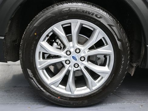 Used 2023 Ford Explorer Limited image 13