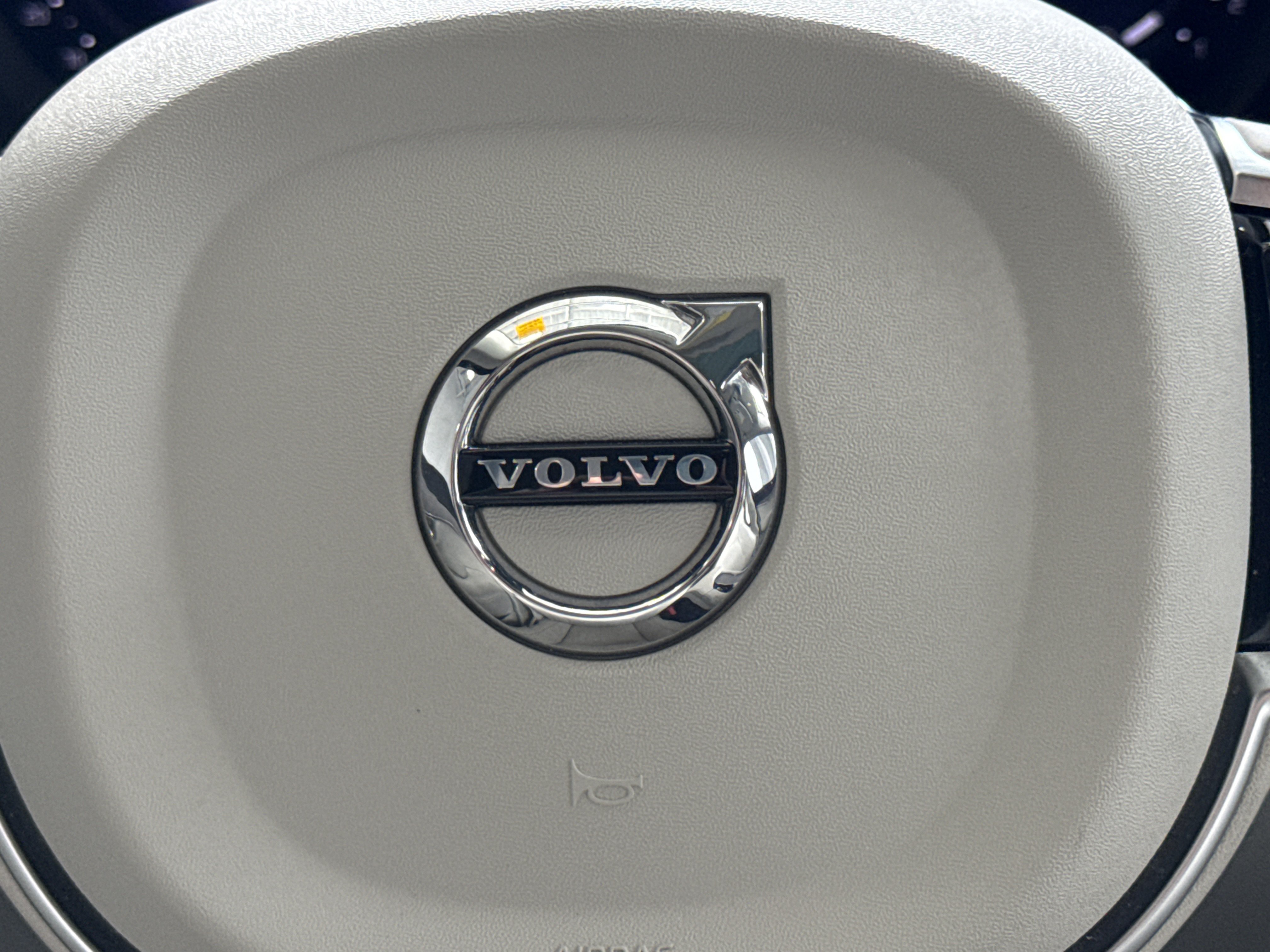 Used 2025 Volvo XC90 B6 Ultra w/ Protection Package AWD/4WD image 35