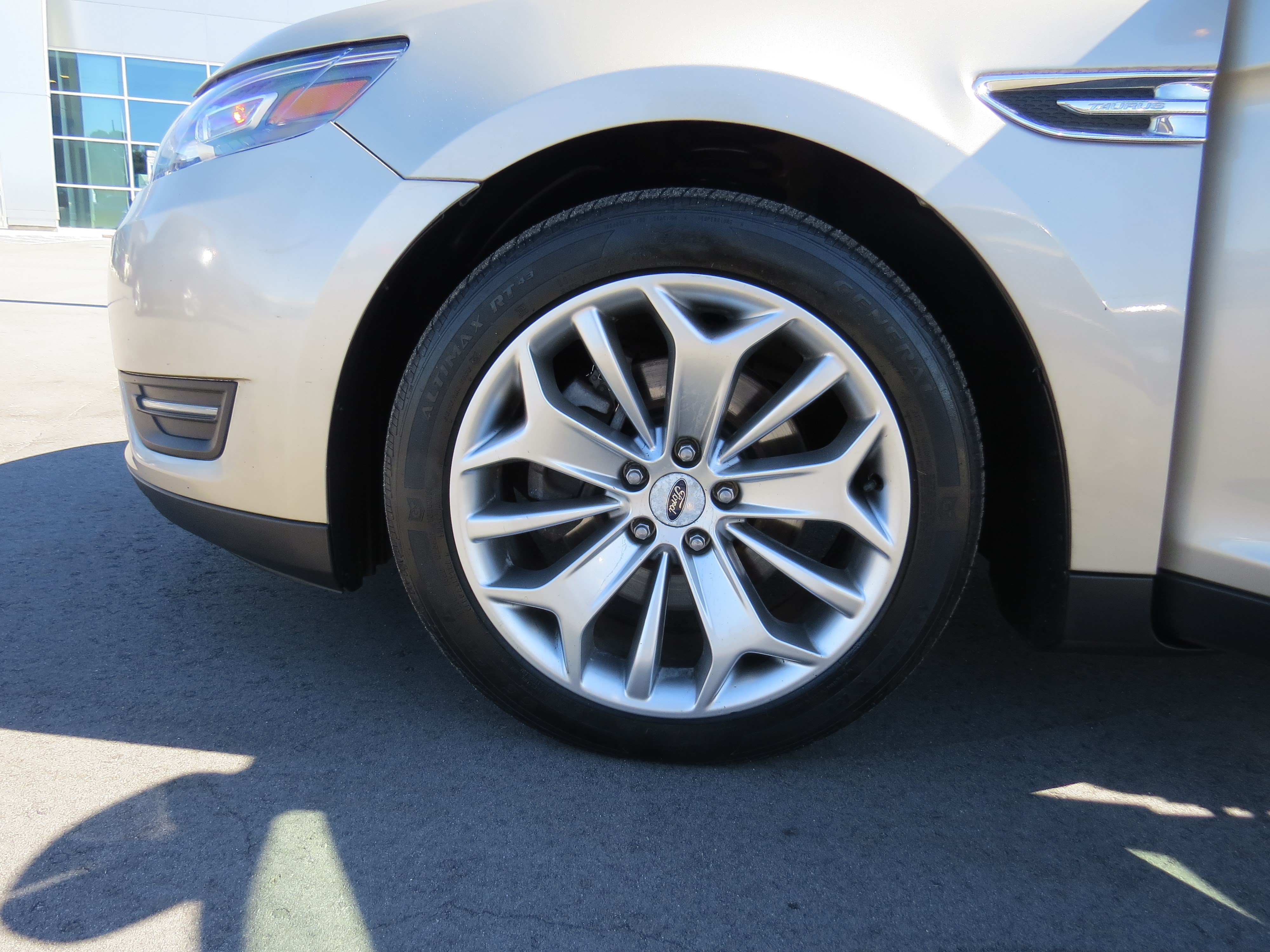 Used 2017 Ford Taurus Limited AWD/4WD image 10