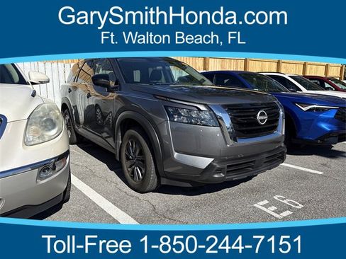 Used 2024 Nissan Pathfinder S image 1