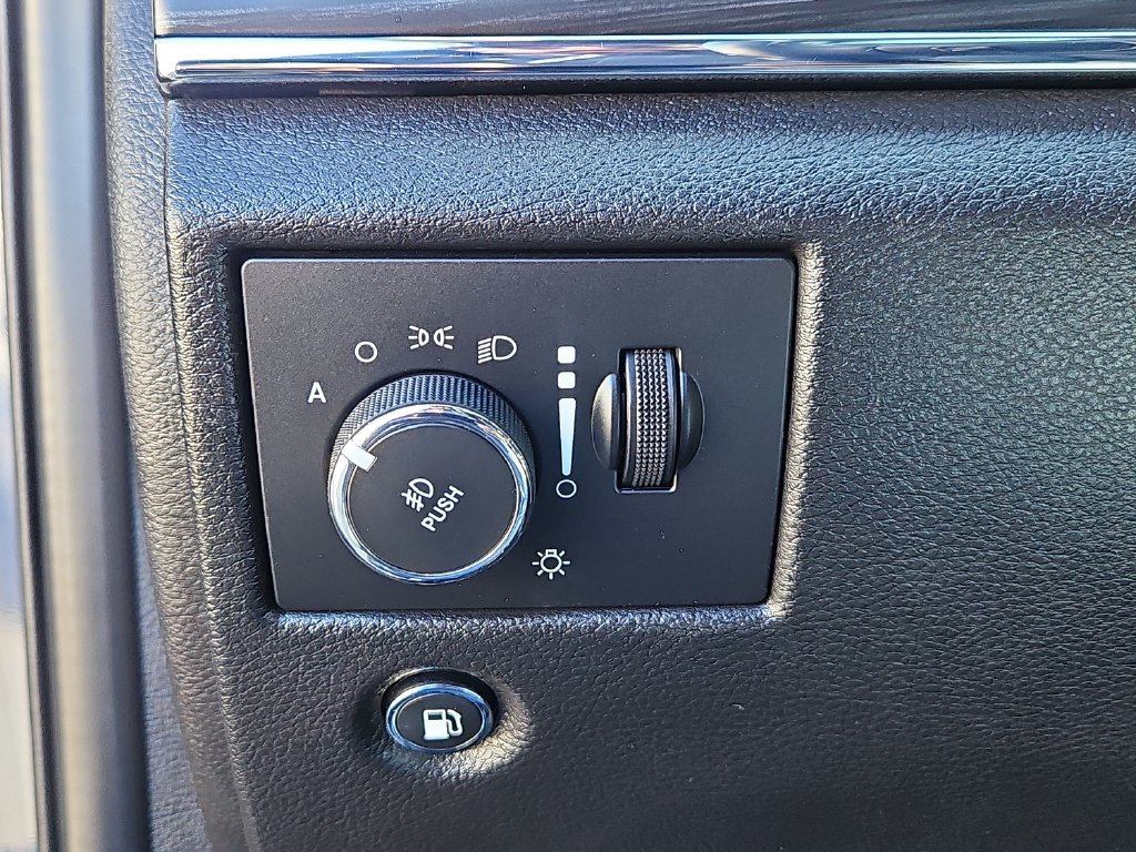 Used 2021 Jeep Grand Cherokee Limited w/ Premium Lighting Group AWD/4WD image 19