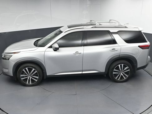 Certified 2023 Nissan Pathfinder Platinum w/ Cargo Package AWD/4WD image 41