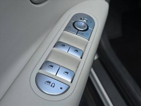 Used 2024 Hyundai Ioniq 5 SE RWD image 8