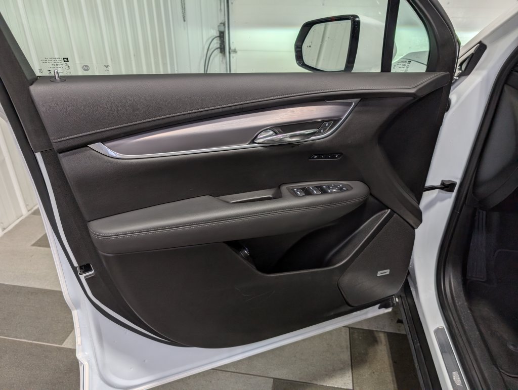Used 2024 Cadillac XT6 Luxury AWD/4WD image 15