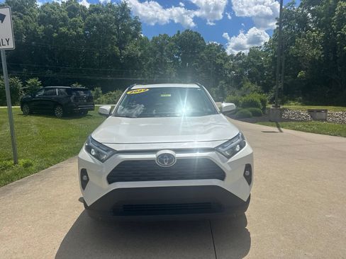 Used 2022 Toyota RAV4 XLE Premium AWD/4WD image 2