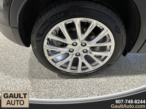 Used 2023 Cadillac XT4 Premium Luxury AWD/4WD image 21