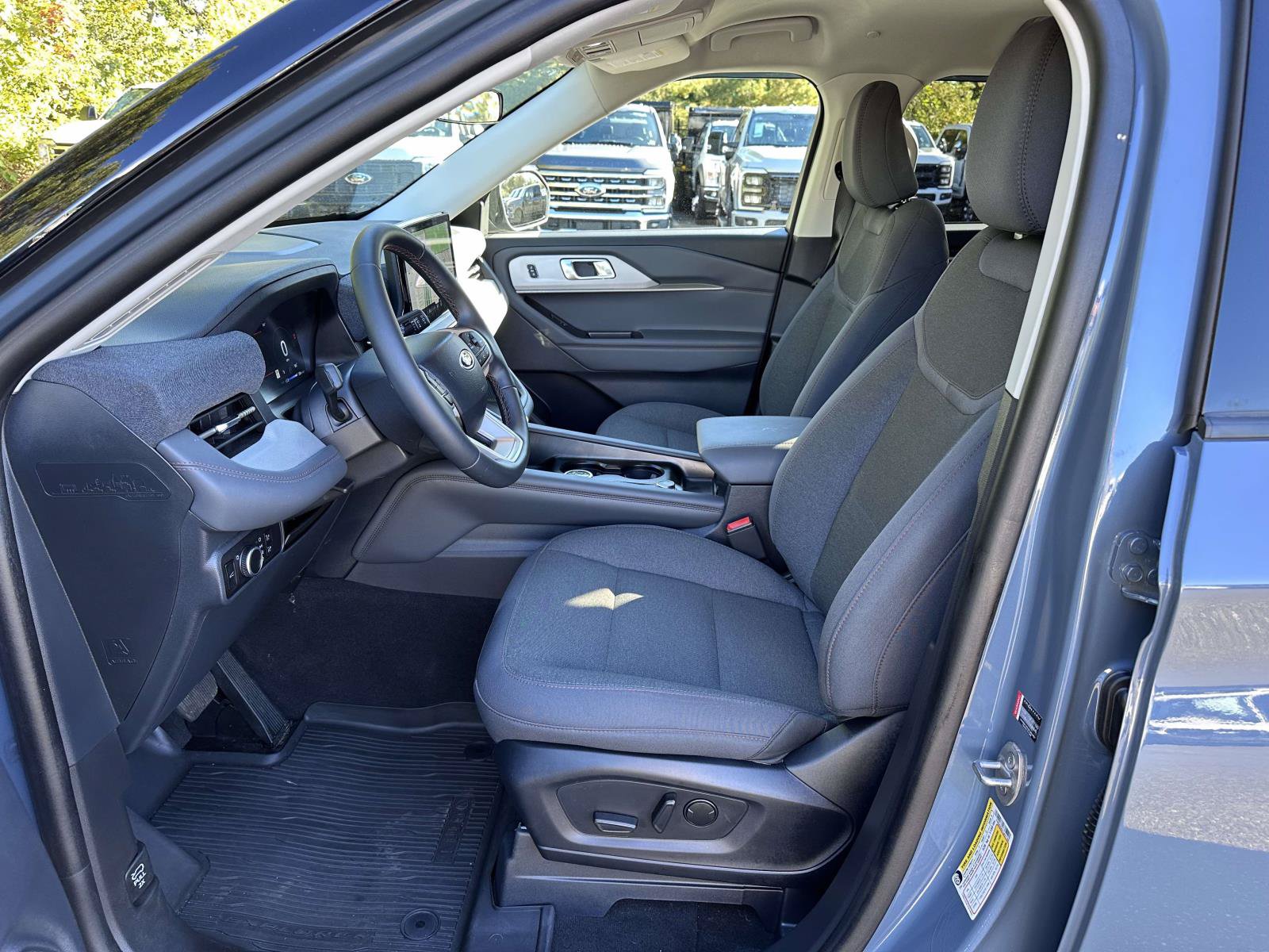Used 2026 Ford Explorer Active AWD/4WD image 12