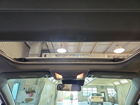 Used 2021 Toyota RAV4 XLE w/ Convenience Package AWD/4WD image 5