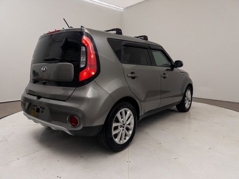Used 2019 Kia Soul + image 12