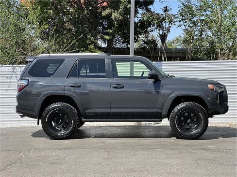Used 2024 Toyota 4Runner SR5 AWD/4WD image 9