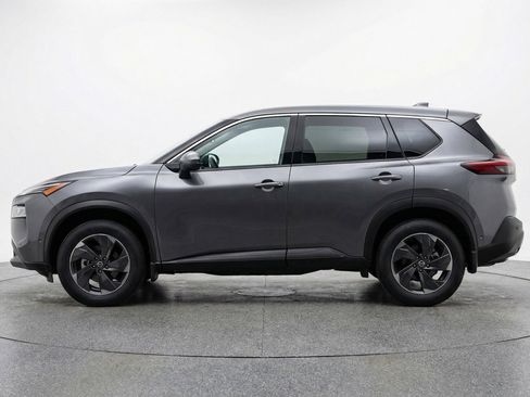 Used 2025 Nissan Rogue SV image 4