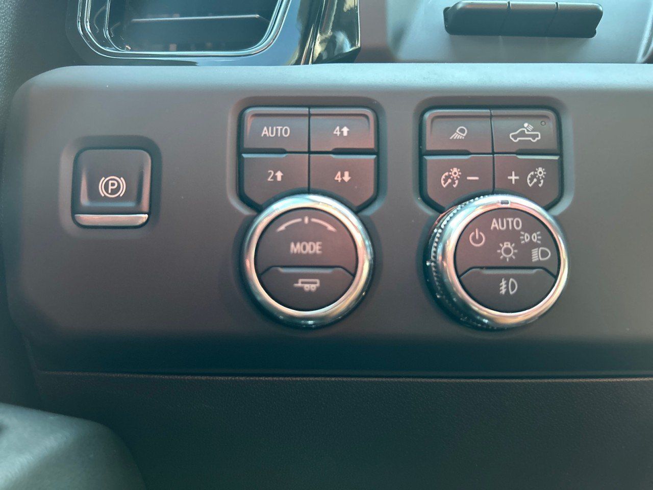 Used 2025 GMC Sierra 1500 AT4 w/ AT4 Premium Package AWD/4WD image 16
