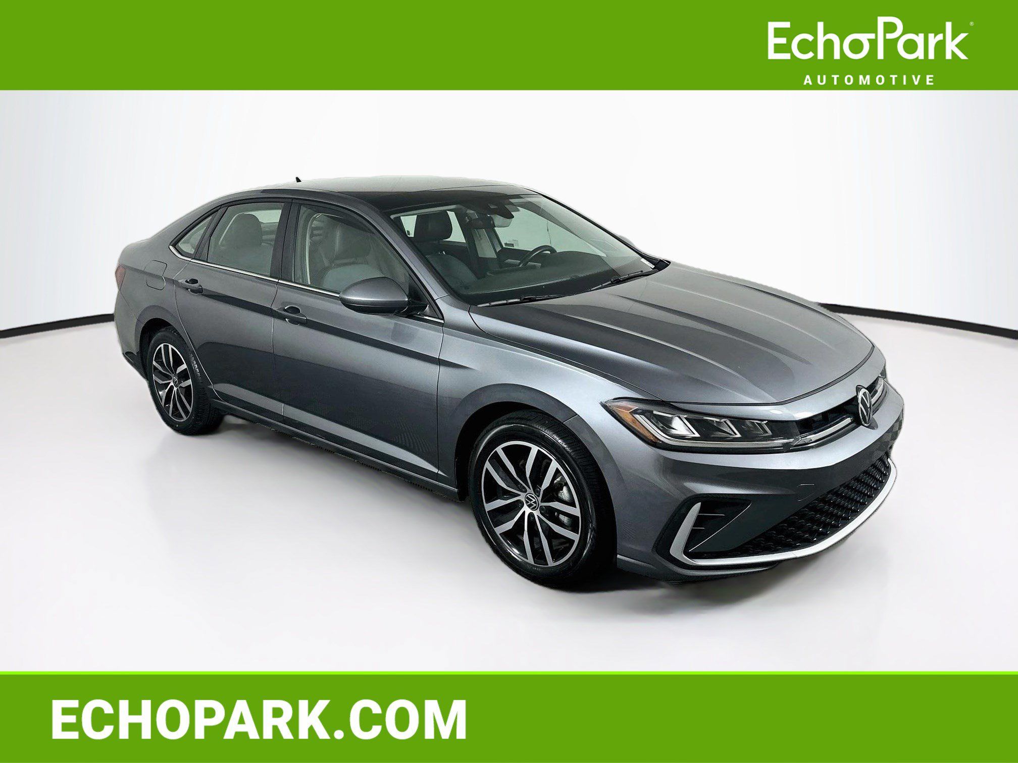 Used 2025 Volkswagen Jetta SE FWD image 1