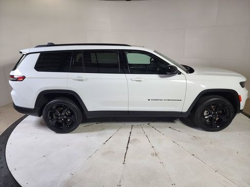 Certified 2025 Jeep Grand Cherokee L Limited w/ Black Appearance Package AWD/4WD image 9
