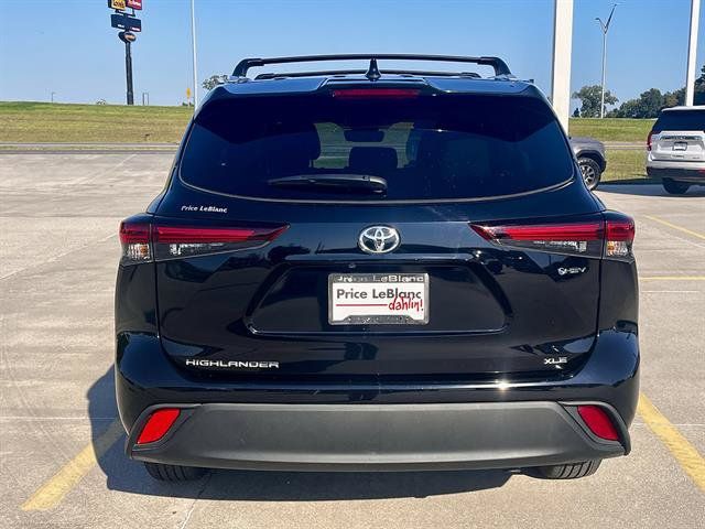 Used 2026 Toyota Highlander XLE AWD/4WD image 4