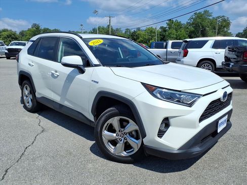 Used 2021 Toyota RAV4 XLE Premium AWD/4WD image 2