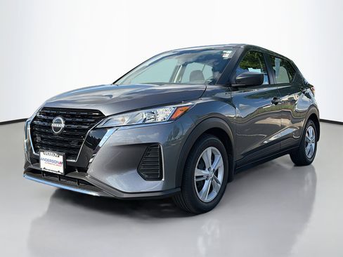 Used 2023 Nissan Kicks S FWD image 11