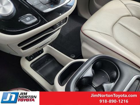 Used 2019 Chrysler Pacifica Limited w/ Tire & Wheel Group image 22