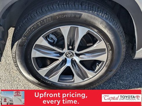 Used 2023 Toyota Highlander XLE image 9