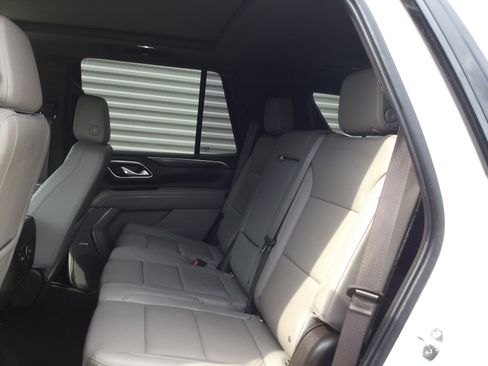 Used 2021 Chevrolet Tahoe Z71 w/ Luxury Package AWD/4WD image 11