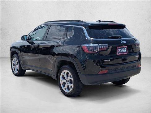 Used 2025 Jeep Compass Latitude w/ Sun & Sound Group AWD/4WD image 8