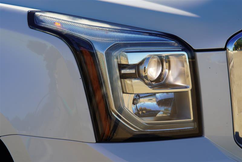 Used 2015 GMC Yukon Denali w/ Premium Package AWD/4WD image 23
