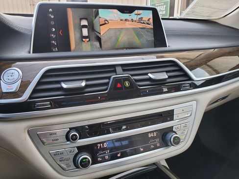 Used 2018 BMW 750i xDrive image 60
