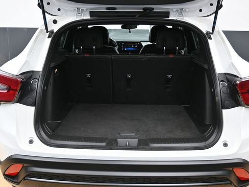 Used 2024 Chevrolet Trax RS FWD image 13