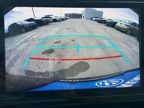 Used 2022 Toyota Sienna XLE FWD image 26