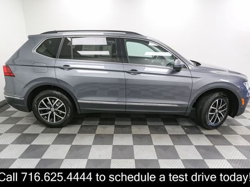 Used 2021 Volkswagen Tiguan SE w/ Panoramic Sunroof Package AWD/4WD image 9