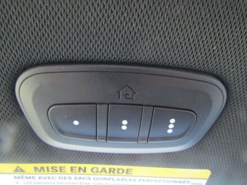 Used 2025 Chrysler Pacifica Select image 20
