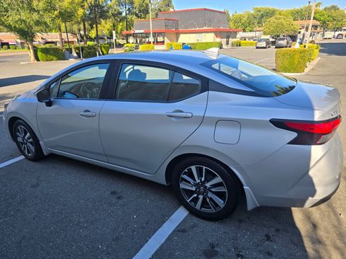 Used 2020 Nissan Versa SV FWD image 3