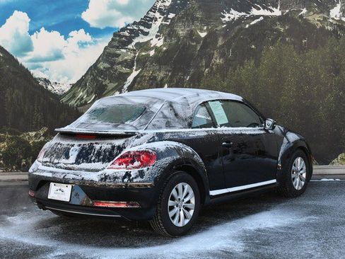 Used 2018 Volkswagen Beetle S image 3
