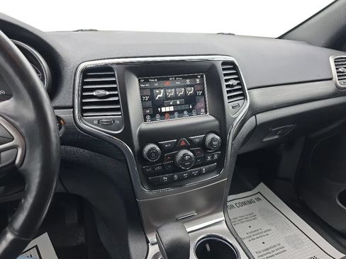 Used 2020 Jeep Grand Cherokee Laredo w/ Security & Convenience Group AWD/4WD image 24